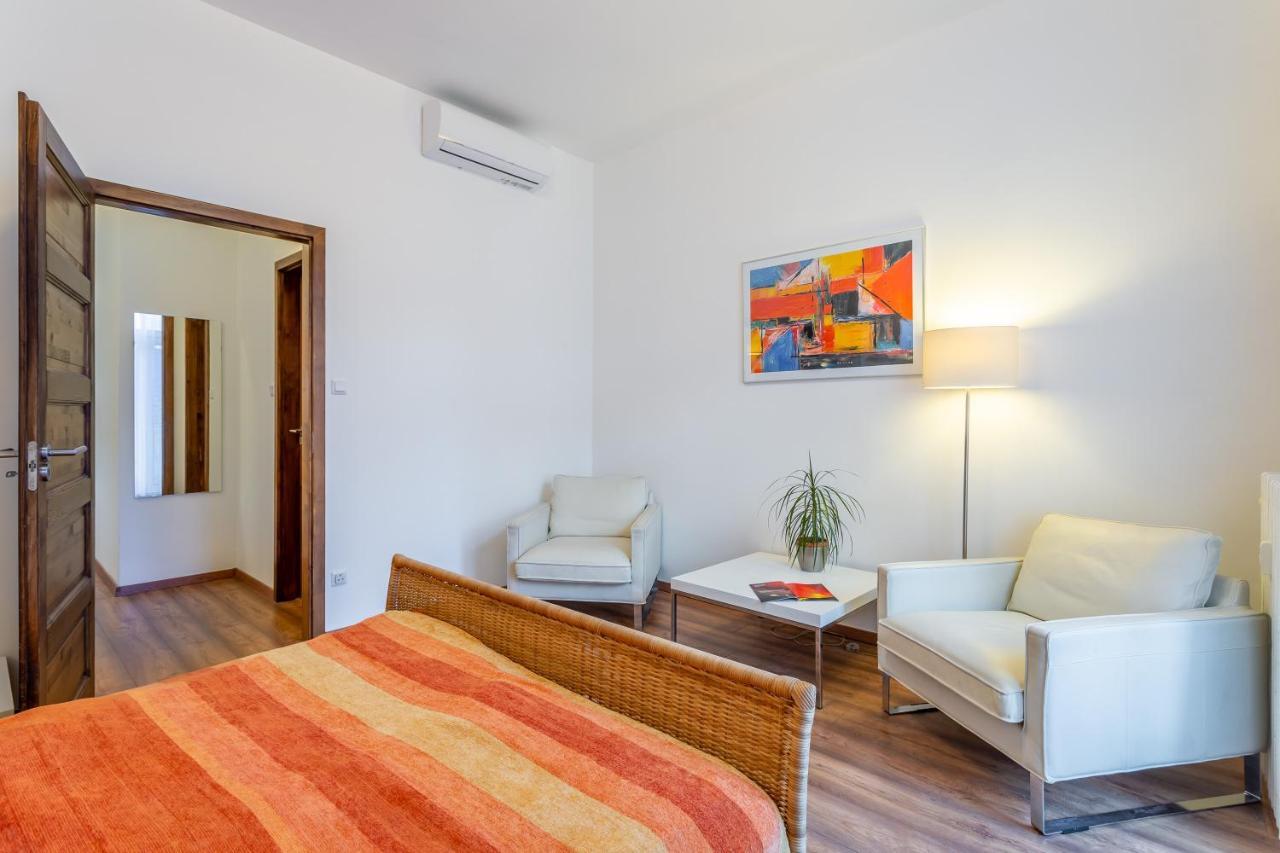 Central Avenue Apartment — Photos 2